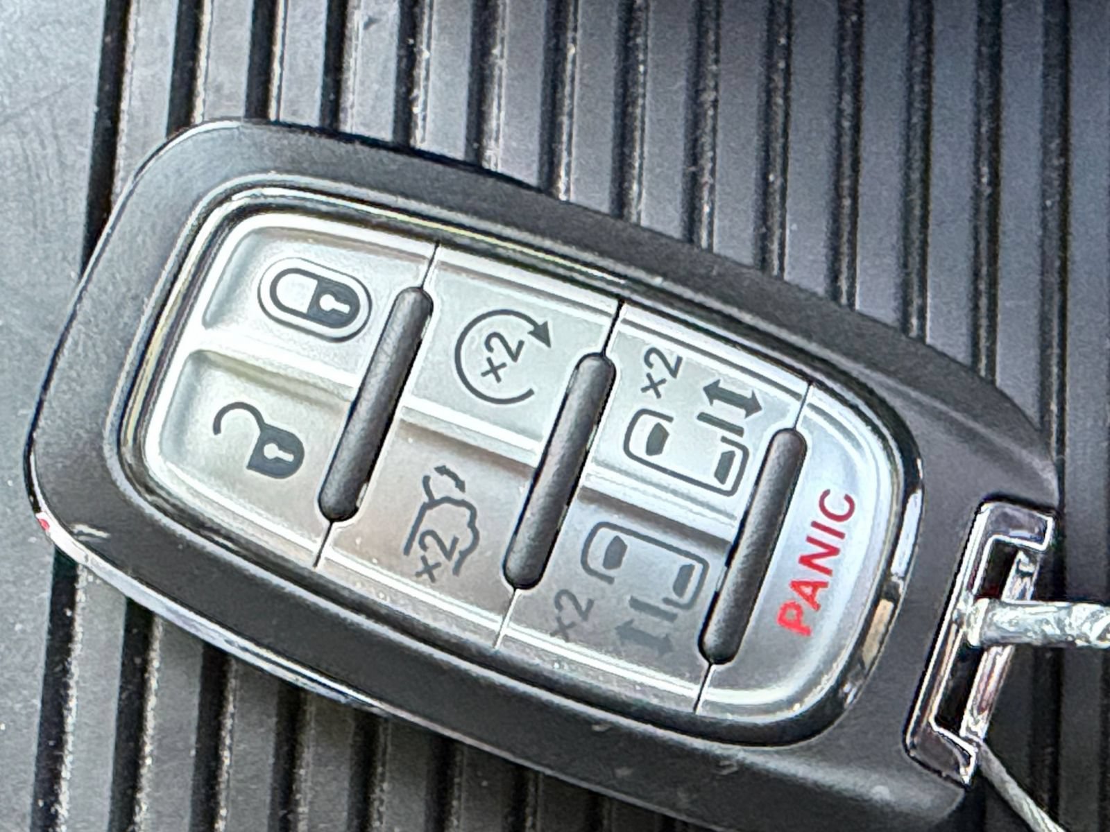 Used 2025 Chrysler Pacifica Limited FWD image 20