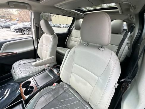 Used 2015 Toyota Sienna Limited Premium image 11