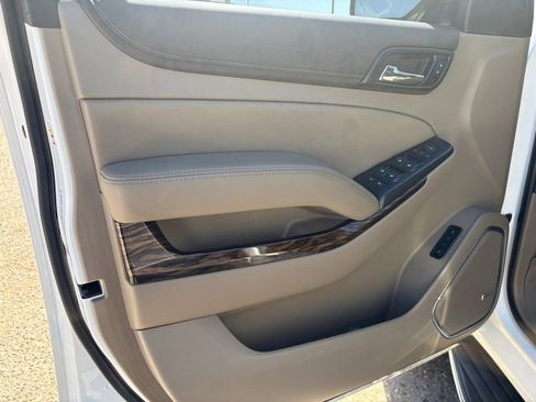 Used 2019 GMC Yukon XL SLT w/ Open Road Package AWD/4WD image 9