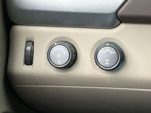 Used 2018 Chevrolet Tahoe LT image 19