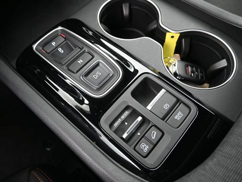 Certified 2025 Honda Pilot Sport image 17