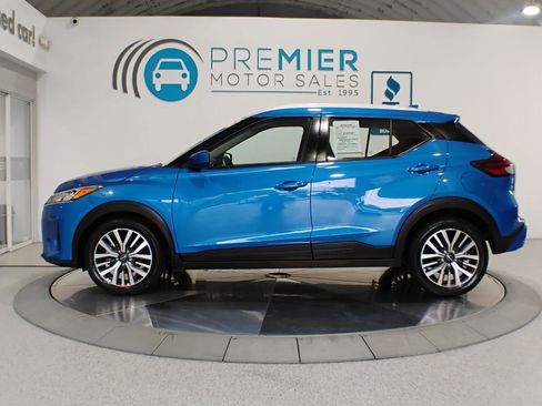 Used 2024 Nissan Kicks SV FWD image 2