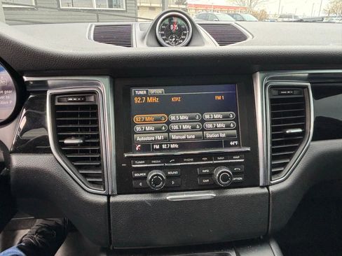 Used 2016 Porsche Macan S image 10