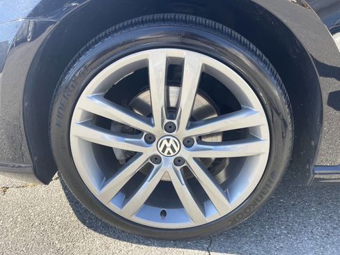 Used 2018 Volkswagen Passat 2.0T R-Line image 11