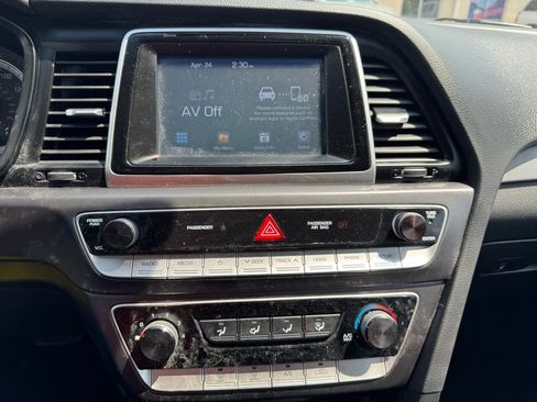 Used 2019 Hyundai Sonata SE w/ Cargo Package FWD image 13