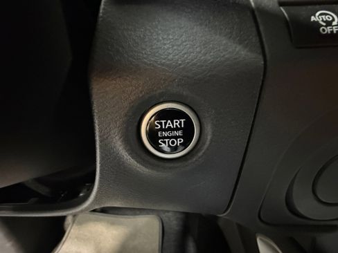 Certified 2025 Nissan Frontier SV image 30