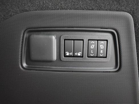 New 2026 Cadillac Escalade ESV Platinum Sport w/ LPO, ONYX Package AWD/4WD image 32