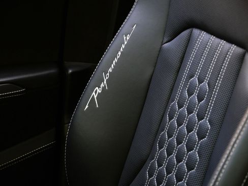 Used 2023 Lamborghini Urus Performante AWD/4WD image 26