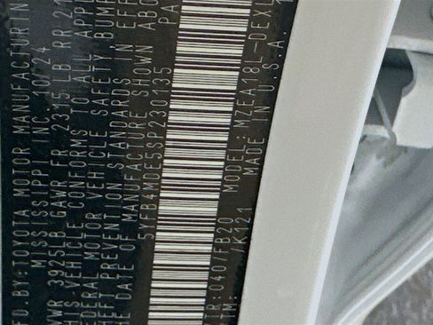 Used 2025 Toyota Corolla LE image 12