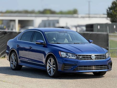 Used 2017 Volkswagen Passat 1.8T R-Line image 1