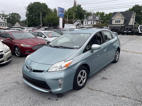 Used 2014 Toyota Prius Three FWD image 2