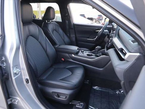 Certified 2024 Toyota Highlander XSE image 28