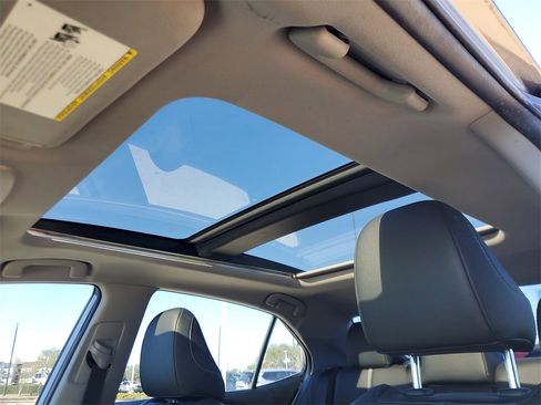 Used 2018 Toyota Camry XSE image 5