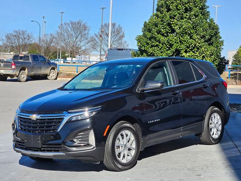 Used 2024 Chevrolet Equinox LT image 3