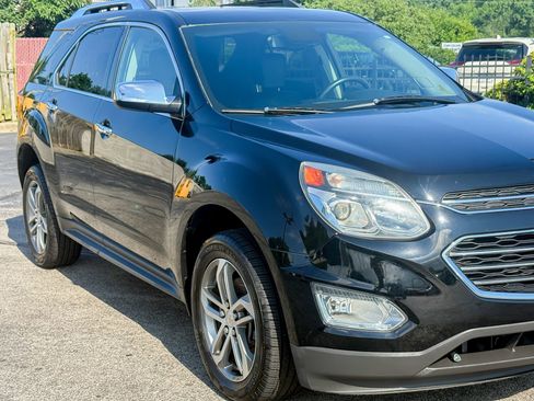 Used 2017 Chevrolet Equinox Premier w/ Enhanced Convenience Package AWD/4WD image 3