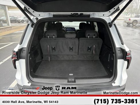 Used 2025 Chevrolet Traverse LT AWD/4WD image 9