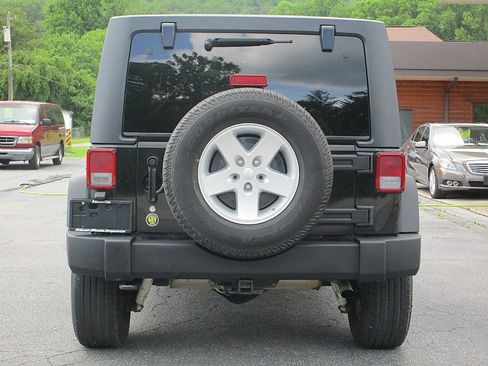 Used 2012 Jeep Wrangler Unlimited Sport image 5