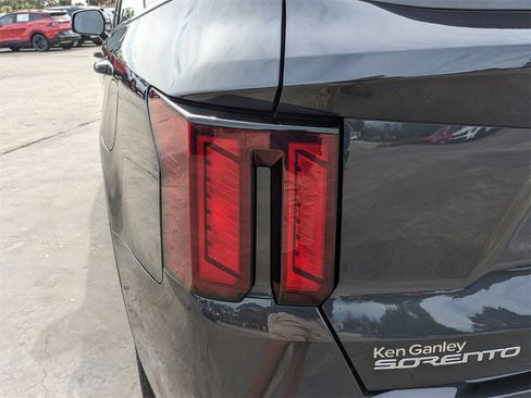 Certified 2025 Kia Sorento S w/ Panoramic Sunroof Package image 12