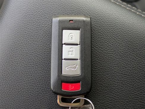 Used 2024 Mitsubishi Eclipse Cross SE image 33