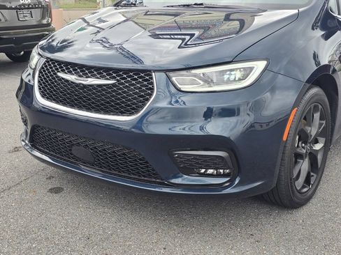 Used 2025 Chrysler Pacifica Limited FWD image 10