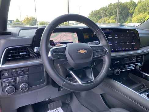 Used 2025 Chevrolet Tahoe LT w/ Comfort Package AWD/4WD image 17