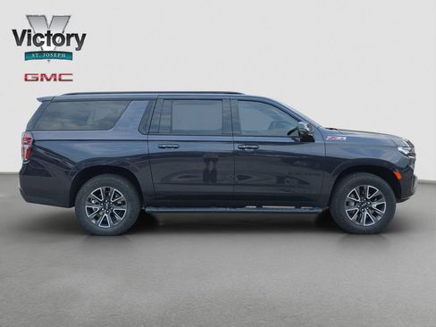 Used 2023 Chevrolet Suburban Z71 w/ Luxury Package AWD/4WD image 19