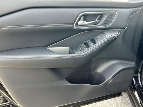 New 2026 Nissan Rogue Platinum w/ Platinum Premium Package AWD/4WD image 17