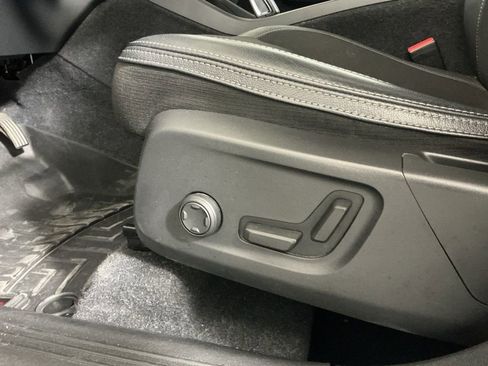 Used 2020 Volvo XC40 T4 Momentum image 20