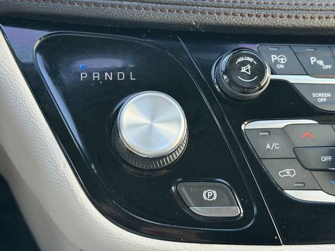 Used 2017 Chrysler Pacifica Limited FWD image 23