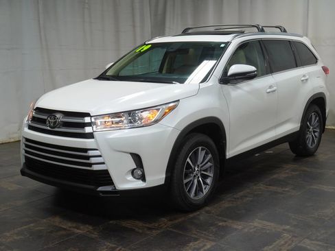 Used 2019 Toyota Highlander XLE AWD/4WD image 2