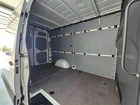 Used 2022 Mercedes-Benz Sprinter 2500 image 27