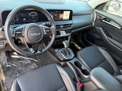 Used 2024 Kia Seltos EX FWD image 16