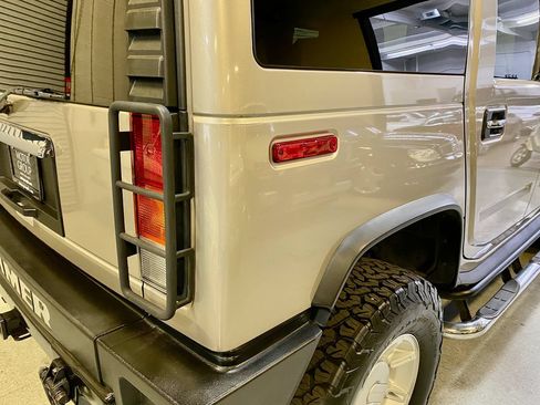 Used 2004 HUMMER H2 w/ Preferred Equipment Group AWD/4WD image 14