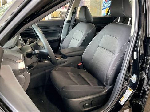 Used 2025 Nissan Altima 2.5 SV FWD image 3