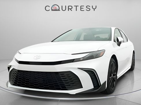 Certified 2026 Toyota Camry SE FWD image 3