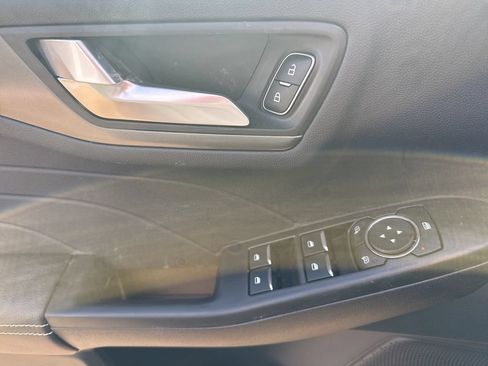 New 2026 Ford Escape SE FWD image 9