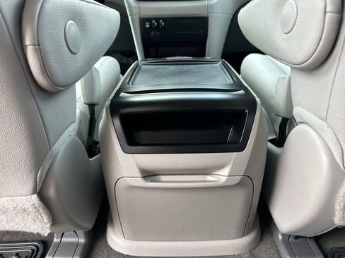 Used 2017 Toyota Sienna XLE w/ XLE Navigation Package FWD image 20