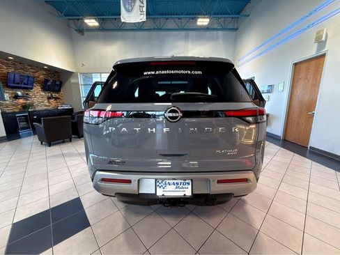 Used 2023 Nissan Pathfinder Platinum image 10