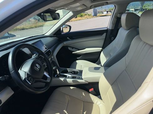 Used 2018 Honda Accord Touring image 12