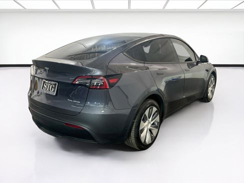 Used 2023 Tesla Model Y Long Range AWD/4WD image 4