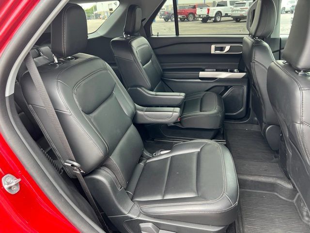 Used 2024 Ford Explorer XLT w/ Equipment Group 202A AWD/4WD image 14