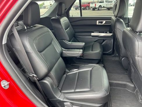 Used 2024 Ford Explorer XLT w/ Equipment Group 202A AWD/4WD image 14