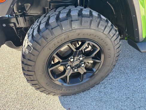 Used 2025 Jeep Gladiator Sport image 25