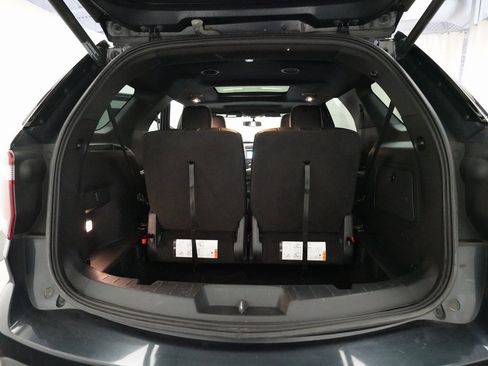 Used 2017 Ford Explorer XLT w/ Equipment Group 202A image 10