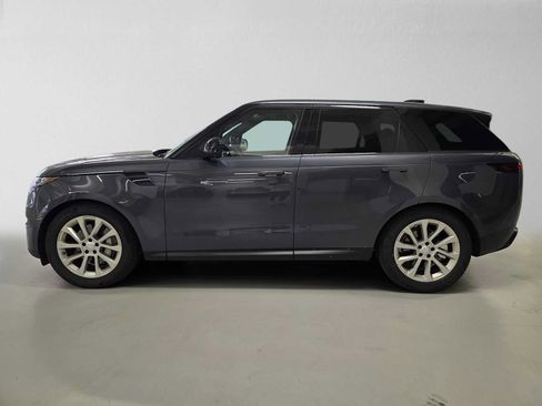Used 2025 Land Rover Range Rover Sport SE AWD/4WD image 2