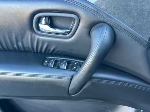 Used 2024 Nissan Armada SV image 11