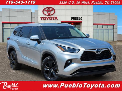 Used 2022 Toyota Highlander XLE FWD image 1