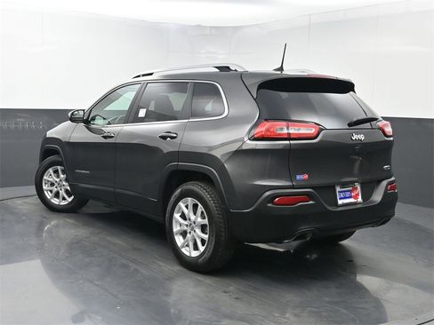 Used 2018 Jeep Cherokee Latitude Plus image 18