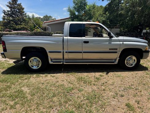 Used 1999 Dodge Ram 2500 Truck 2WD Quad Cab image 2