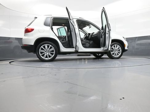 Used 2015 Volkswagen Tiguan SE image 46